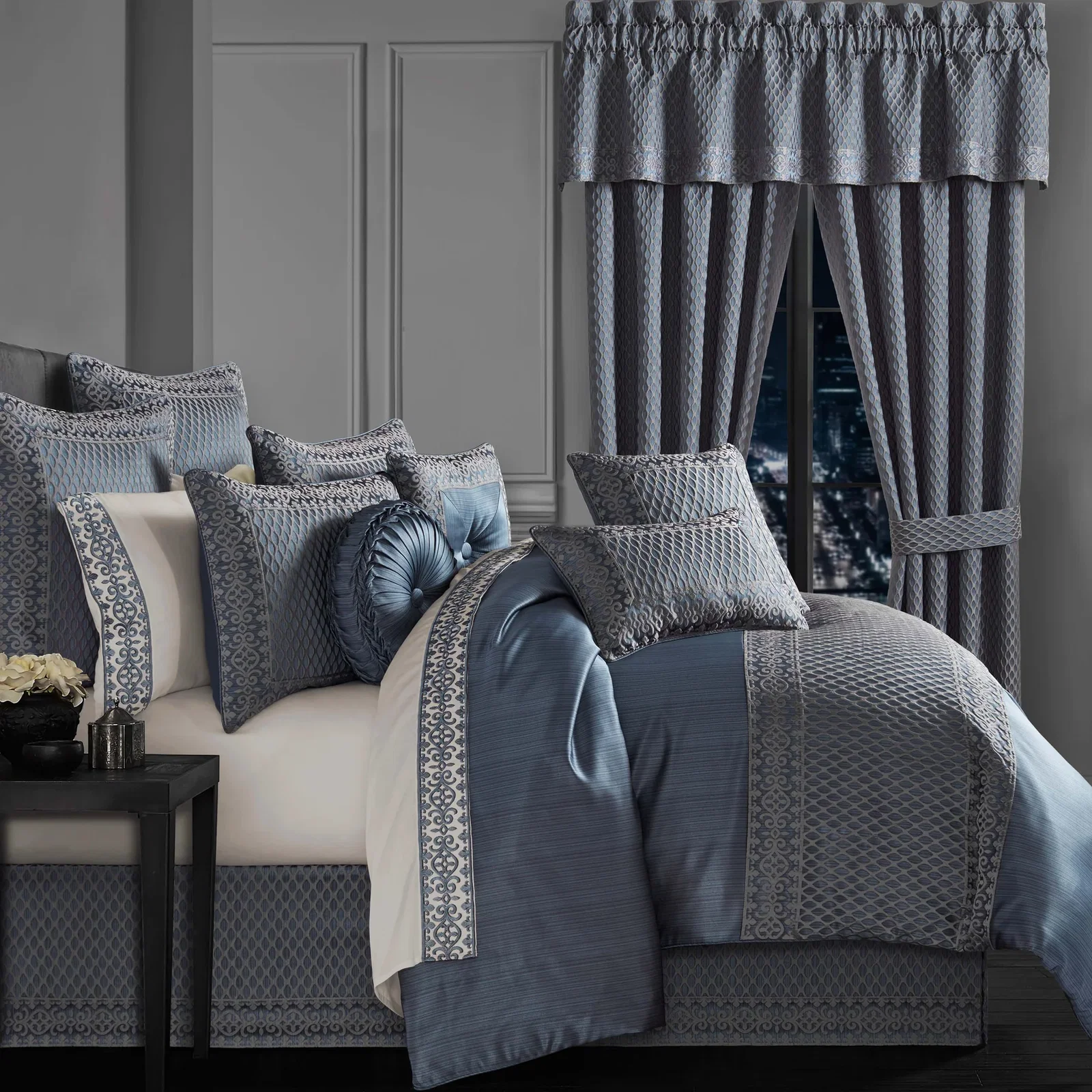 J Queen Leah Blue 4-Piece Comforter Set