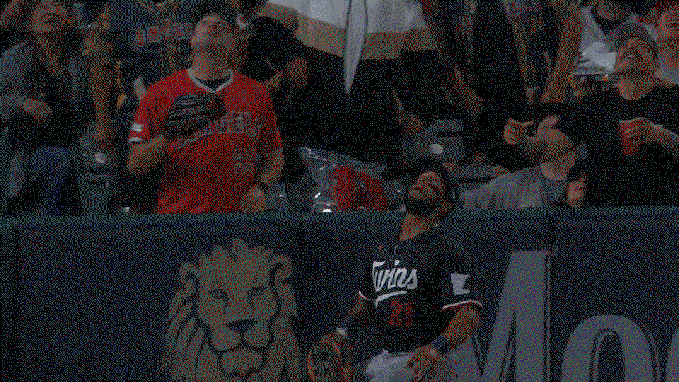 An animated gif of Twins left fielder Emmanuel Rodriguez robbing a home run in Anaheim