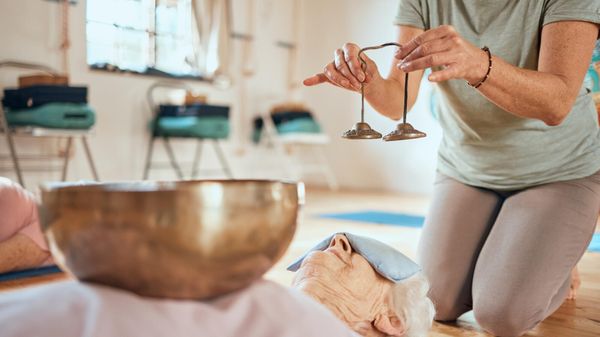 Musique, cuisine, jardins thérapeutiques… Pourquoi stimuler les sens aide face à Alzheimer