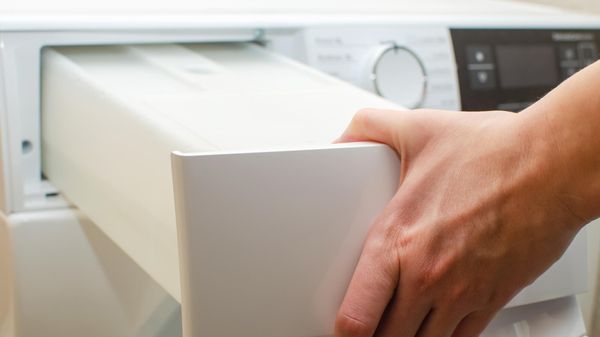 Vous avez un sèche-linge à la maison? Ne jetez plus l’eau du réservoir, elle peut vous servir au quotidien!