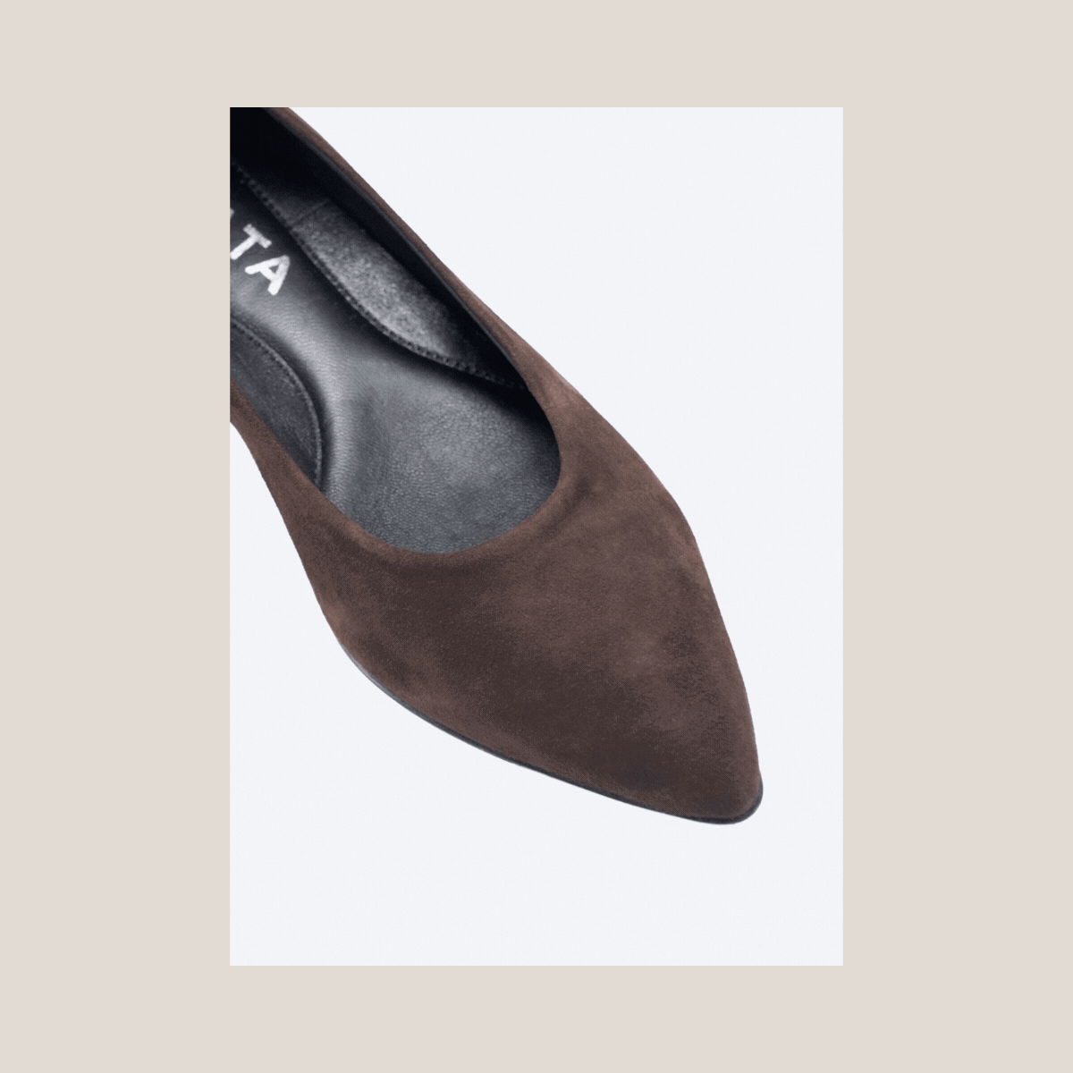 Preview of new Essenza FW26 styles, featuring seasonal colors and new silhouettes.