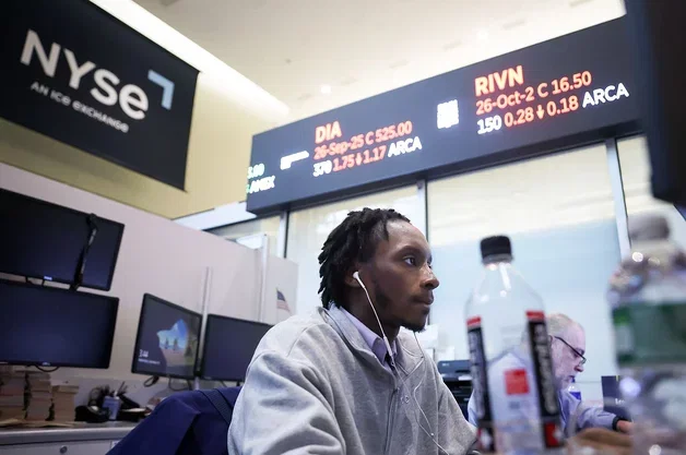 Nasdaq Composite Closes at Record High as AI Stocks Surge