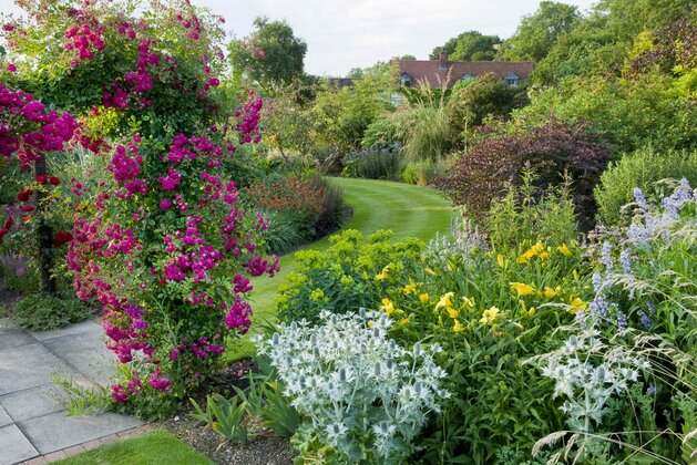 Why Homeowners Are Moving Away From Flat Lawns—and Embracing Slopes and Curves