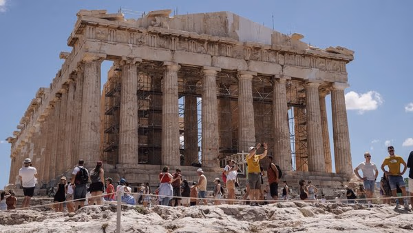 Mathematician debunks the Parthenon's famous optical illusions | Popular Science