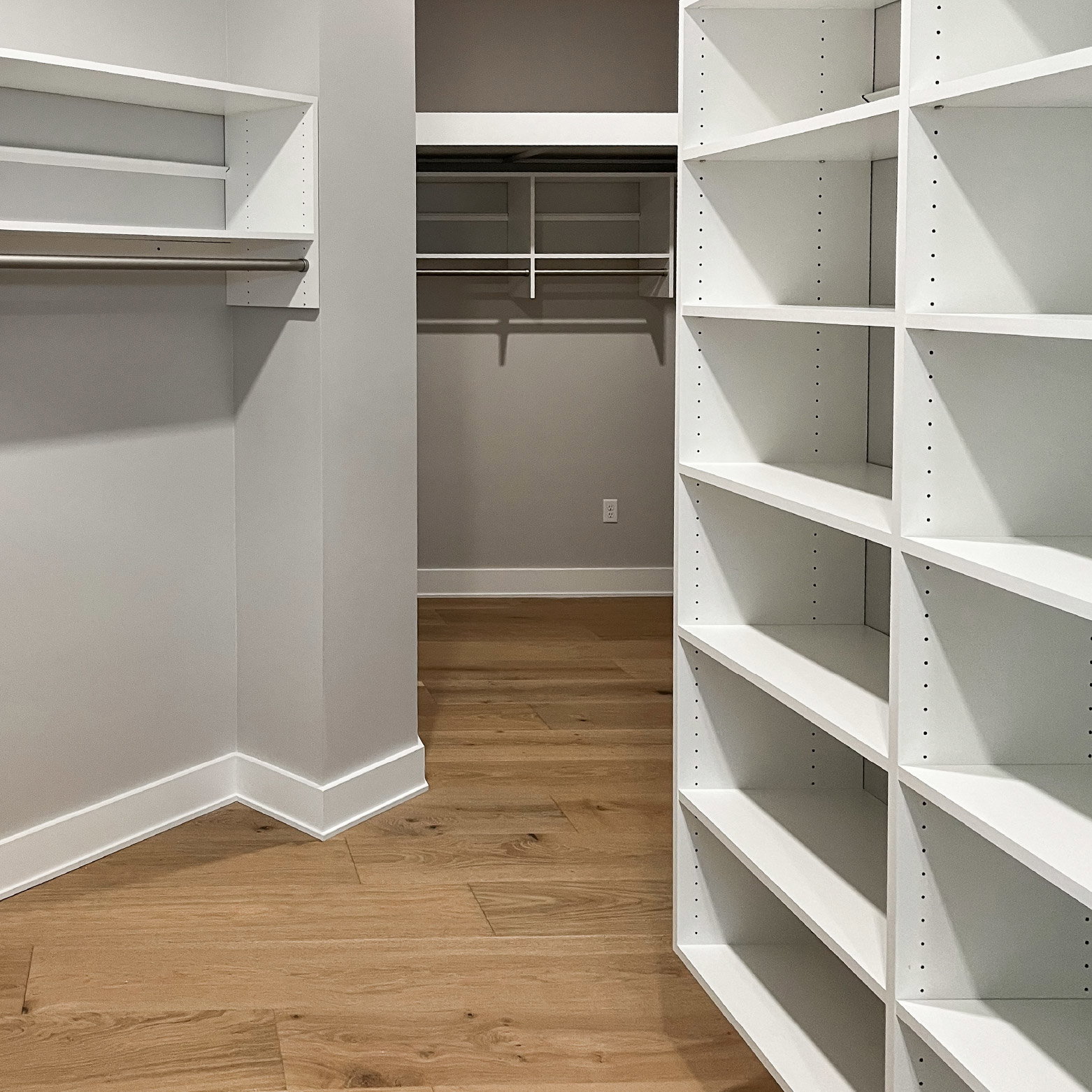 EasyClosets Walk-In Closet 