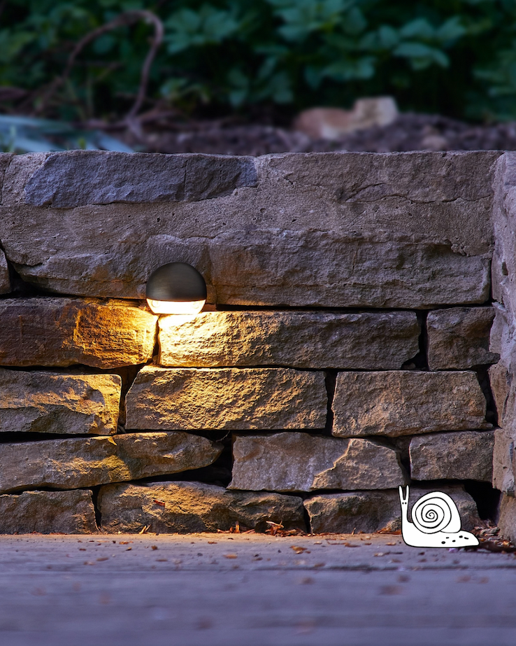 mousehole path light in bronze