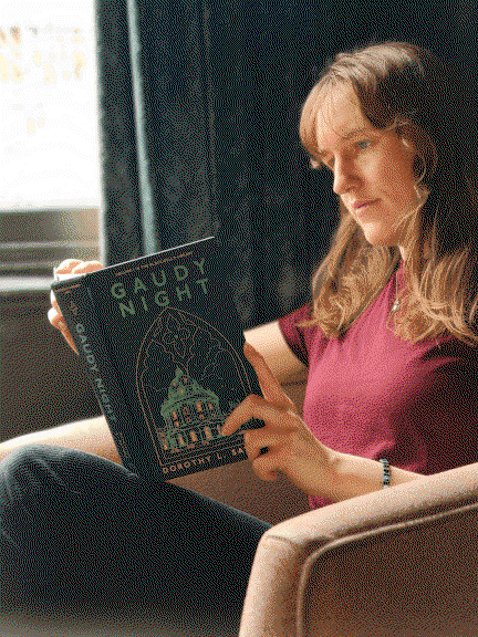 Booksellers reading