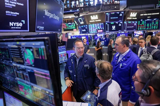 Dow Industrials Slip In Muted Session; Treasury Yields Rise