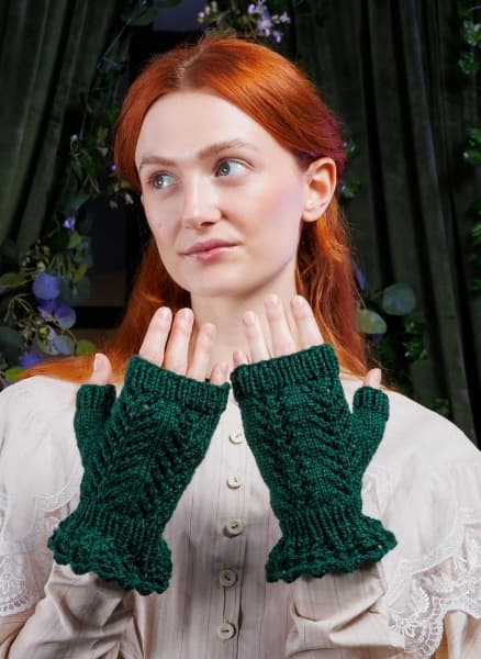 FREE Patons Knit Ruffle Lace Glovette Pattern