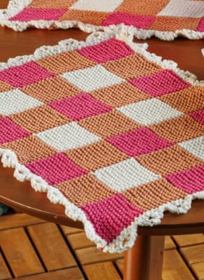 FREE Gingham and Scallops Knit Placemats Pattern